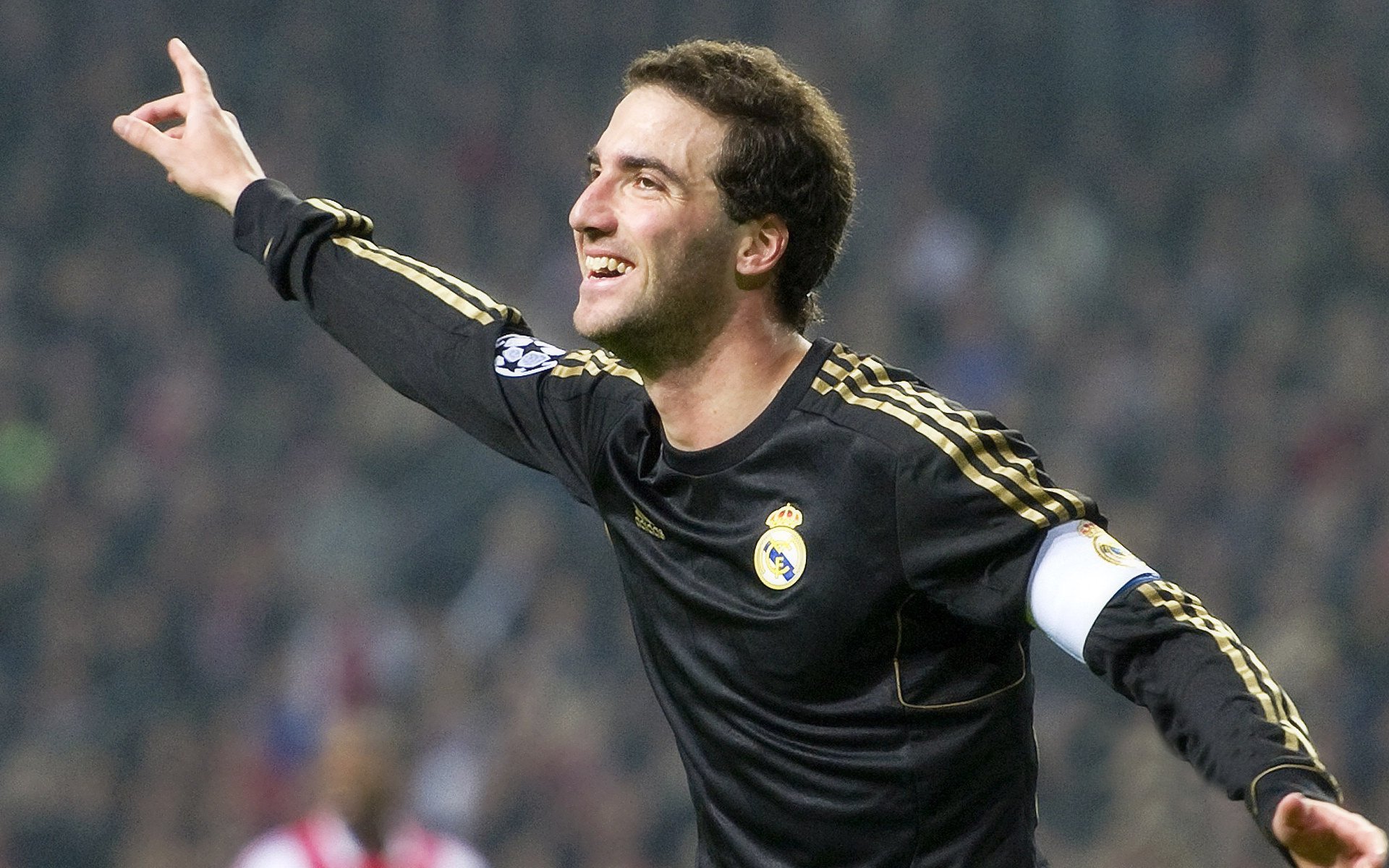 开元棋牌-F1赛车赛场焦点！日本队对阵法国队，核心球员受伤，球队前景蒙阴影